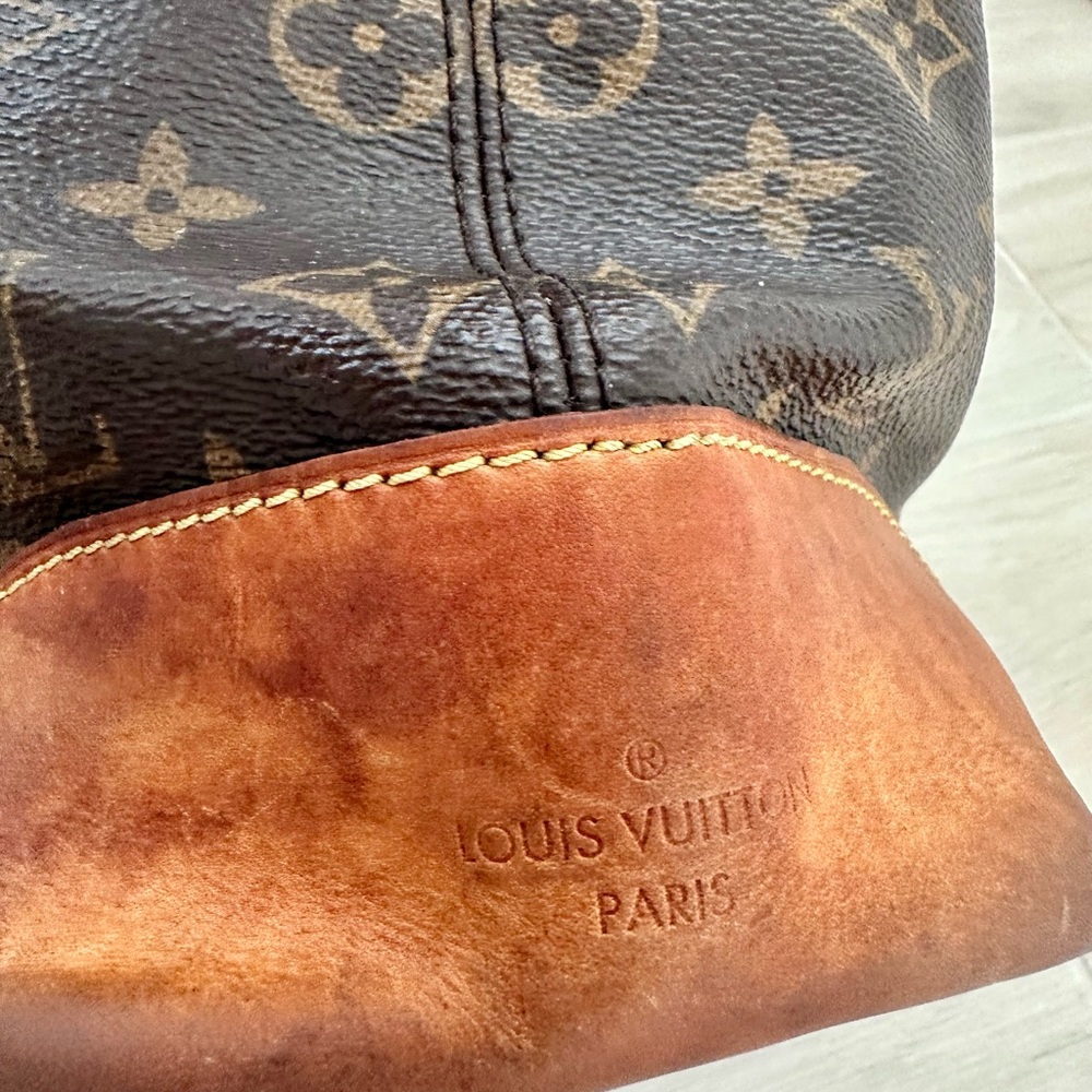 Louis Vuitton Berri MM Bag - Picture 7 of 12